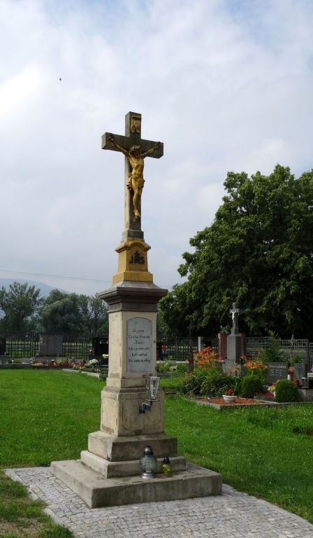 Kříž na&nbsp;hřbitově